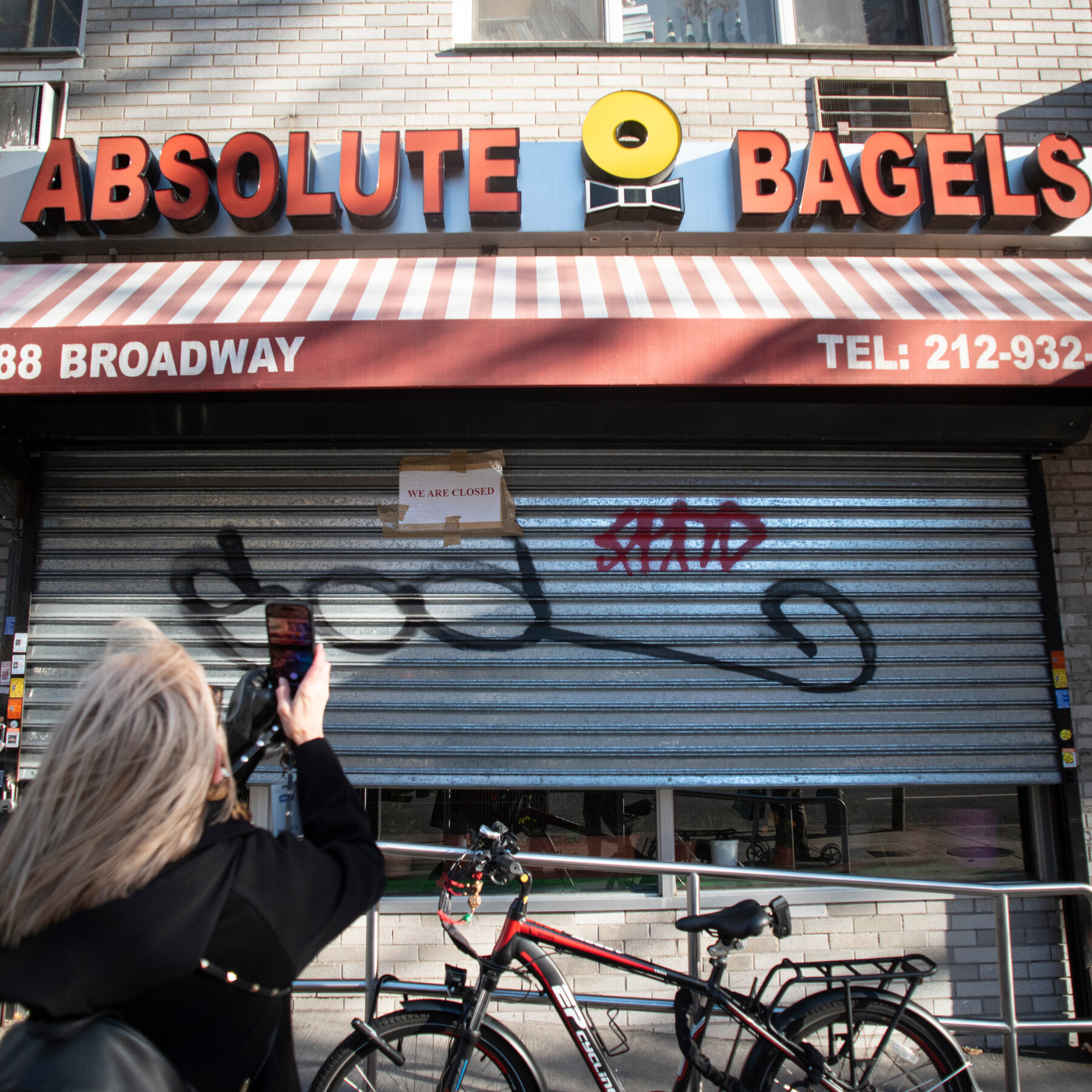 A Bagel Shop Closes, and the Upper West Side Is Absolutely Losing It