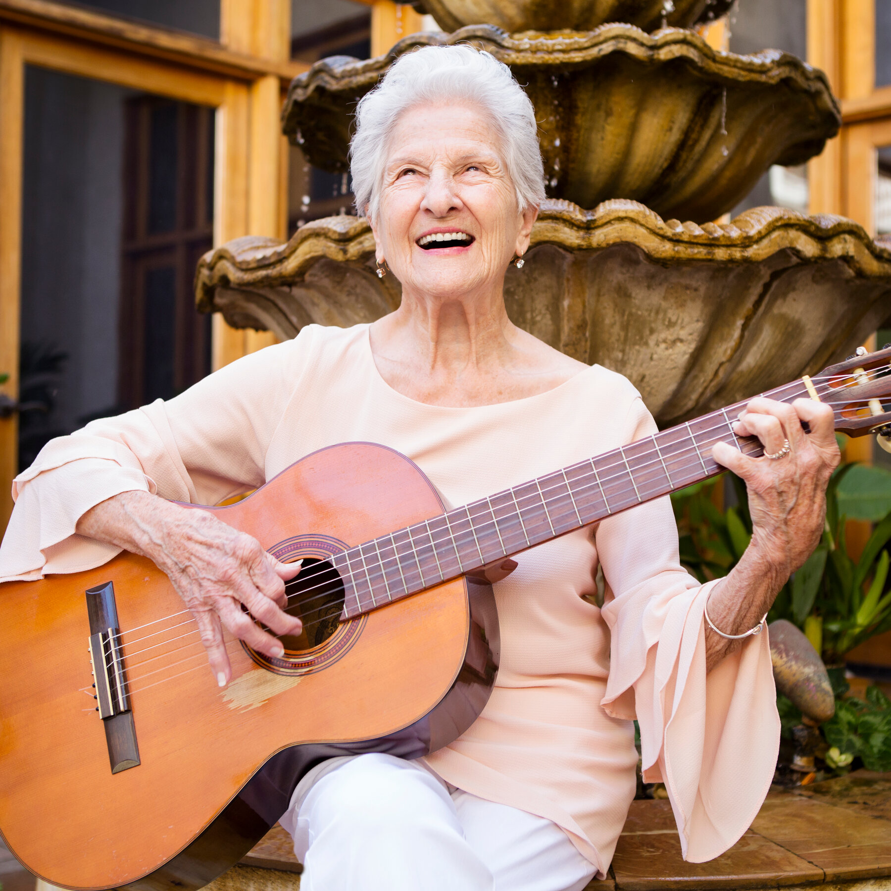 Angela Alvarez, Great-Grandmother Who Won a Latin Grammy, Dies at 97