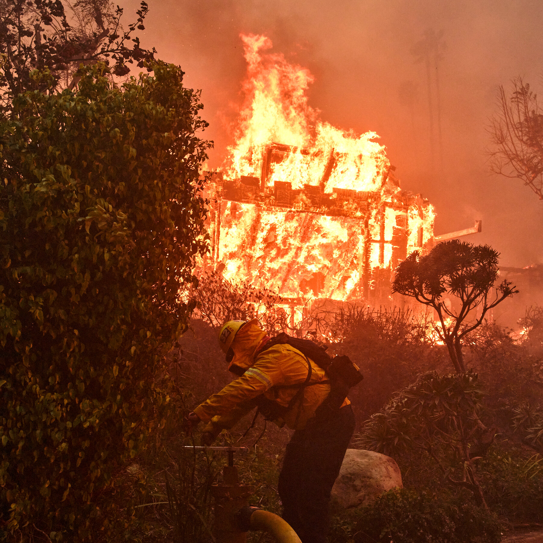 ‘Completely Dry’: How Los Angeles Firefighters Ran Out of Water