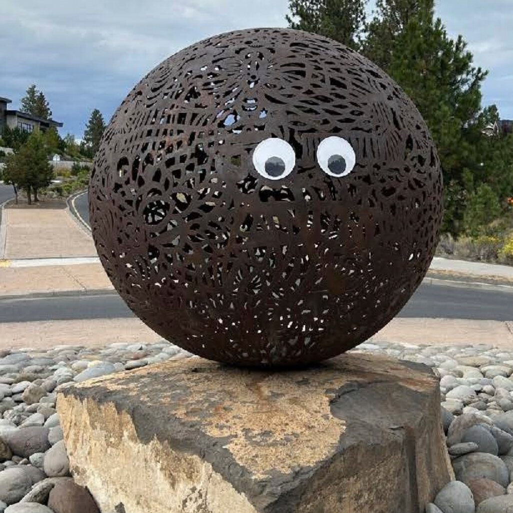 Googly Eyes Placed on Sculptures Follow Residents in this Oregon City