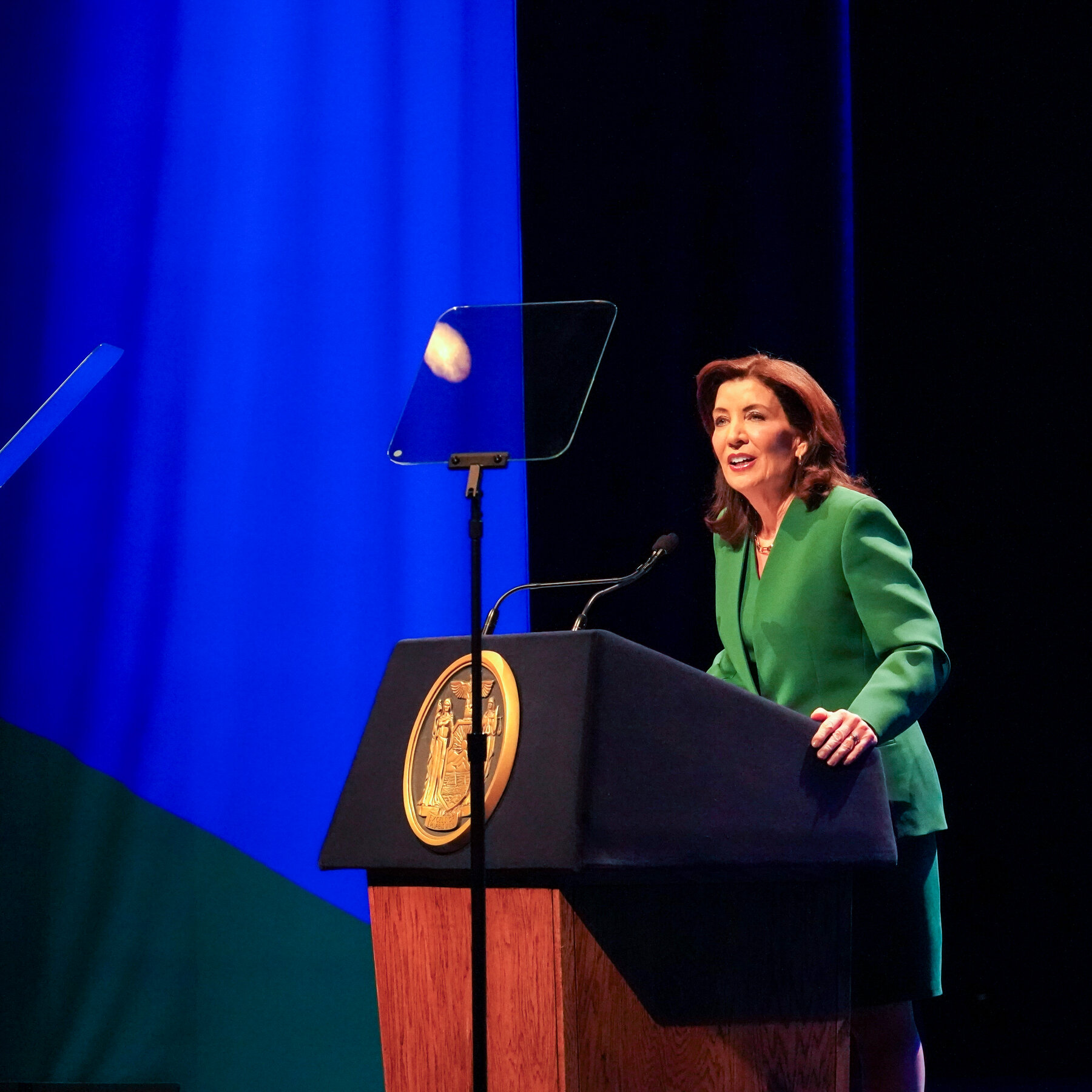 Hochul Moves to Shield N.Y. Doctors Who Send Abortion Pills Out of State