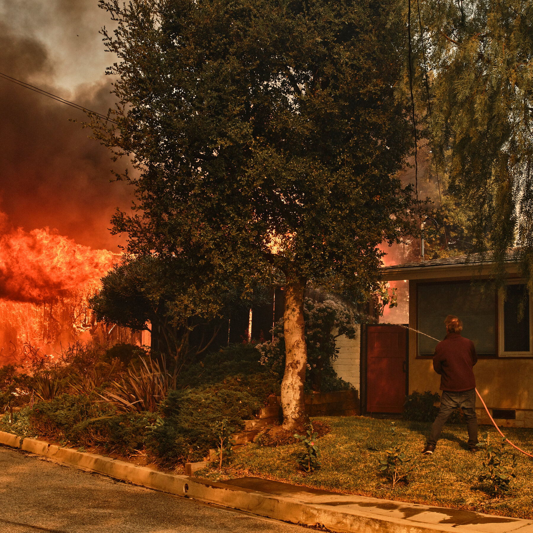 Pacific Palisades Evacuees Describe Escape From Wildfire