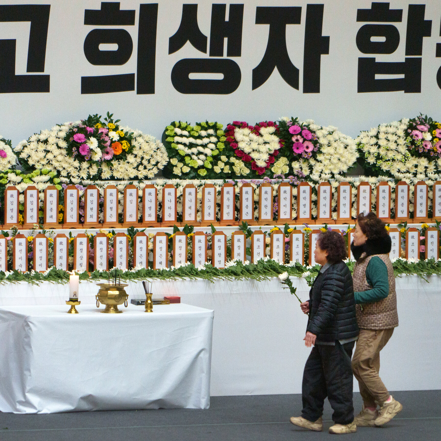 South Korean Plane Crash Questions Center on Four Fateful Minutes