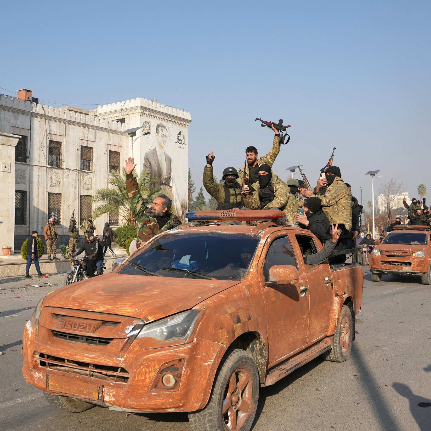 Syrian Rebels Push South, Despite Efforts to Slow Them