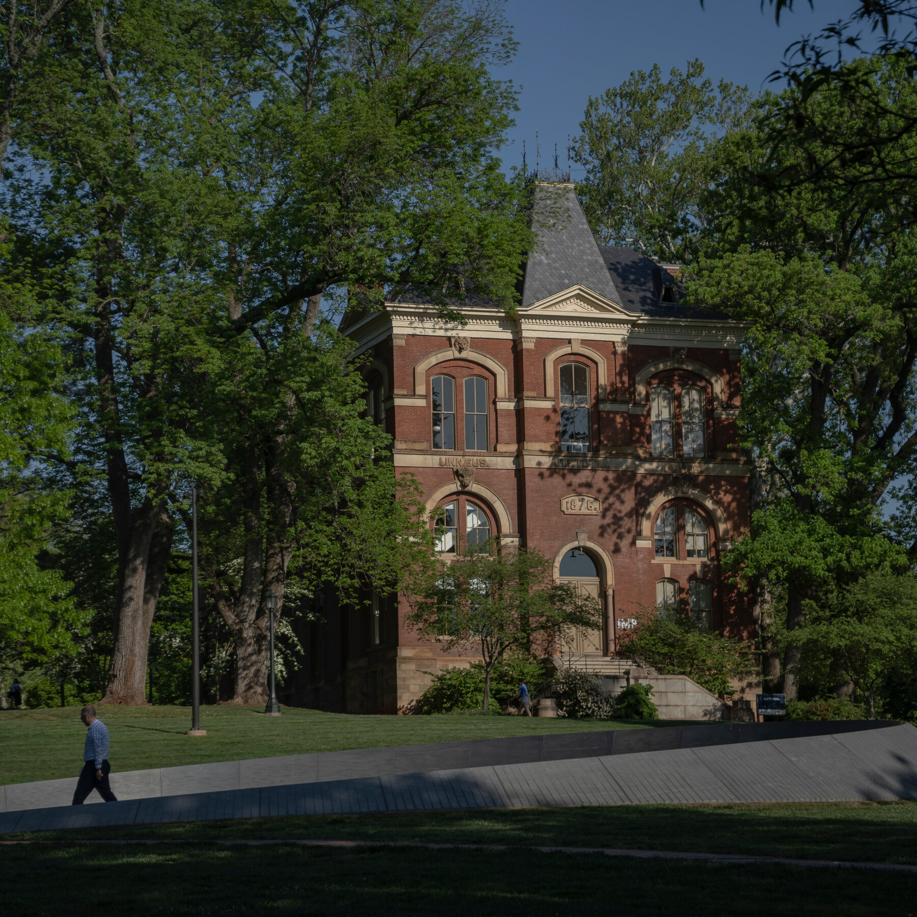 University of Virginia Suspends Tours Criticized for Emphasizing Ties to Slavery