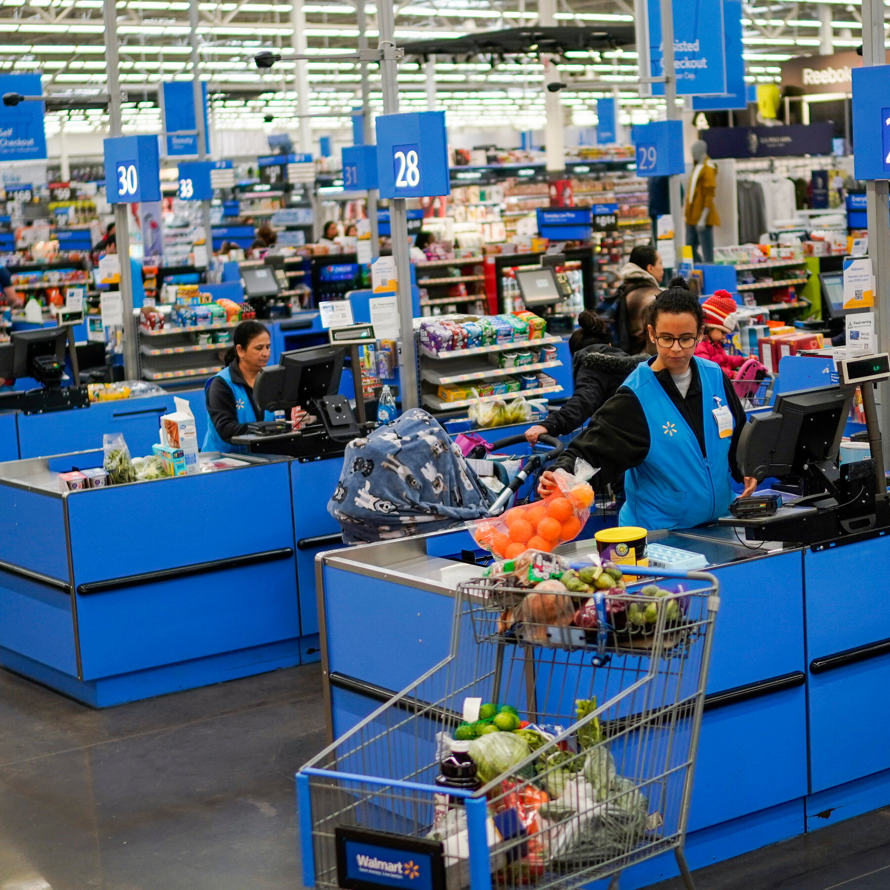 Walmart Stock Rises on Strong Earnings Ahead of Holiday Shopping Season