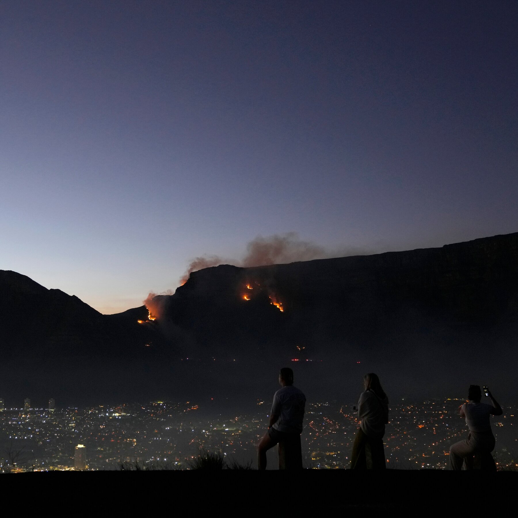 Wildfire Burning on Table Mountain Moves Toward Cape Town