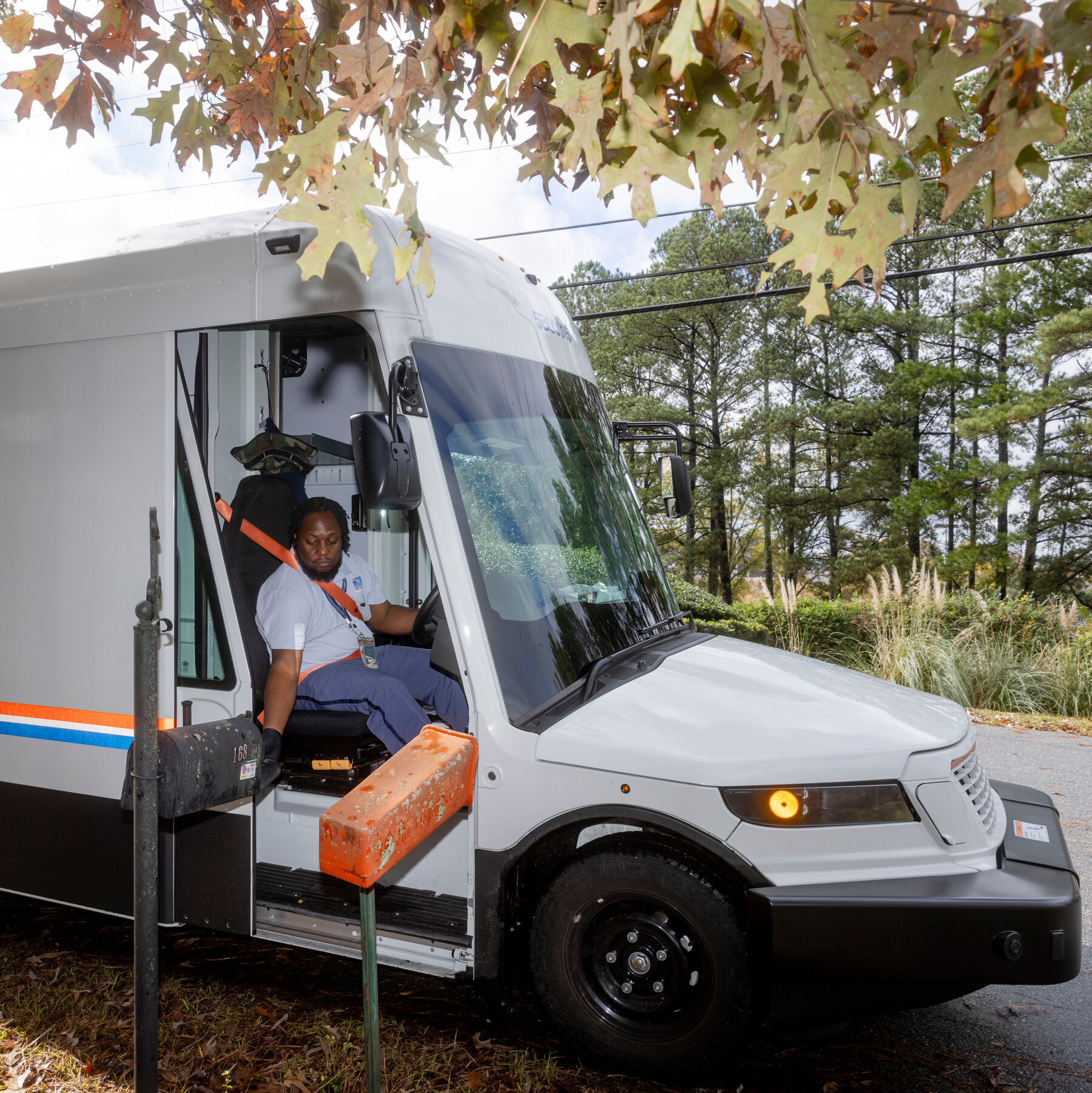 Yes, It ‘Looks Like a Duck,’ but Carriers Like the New Mail Truck